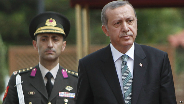 يتهم أردوغان أتباع حليفه السابق فتح الله غولن بالتآمر ضد الحكومة